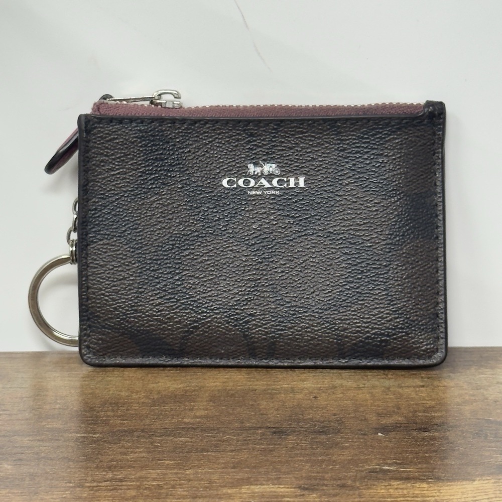 Coach Authentic Credit Card ID Key Wallet in Pebbled Leather EUC